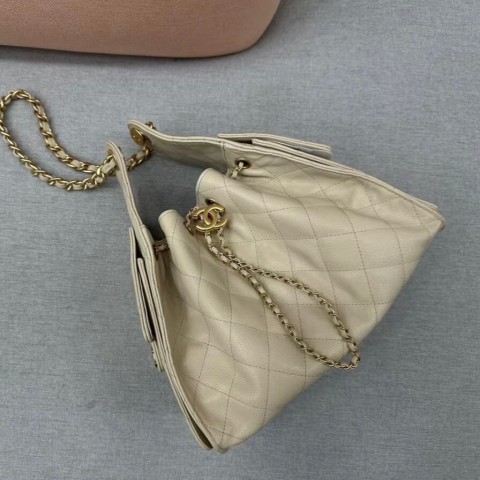 CHANEL 25C Vintage Drawstring Hobo Bag – Original Pebbled Calfskin with Gold Hardware