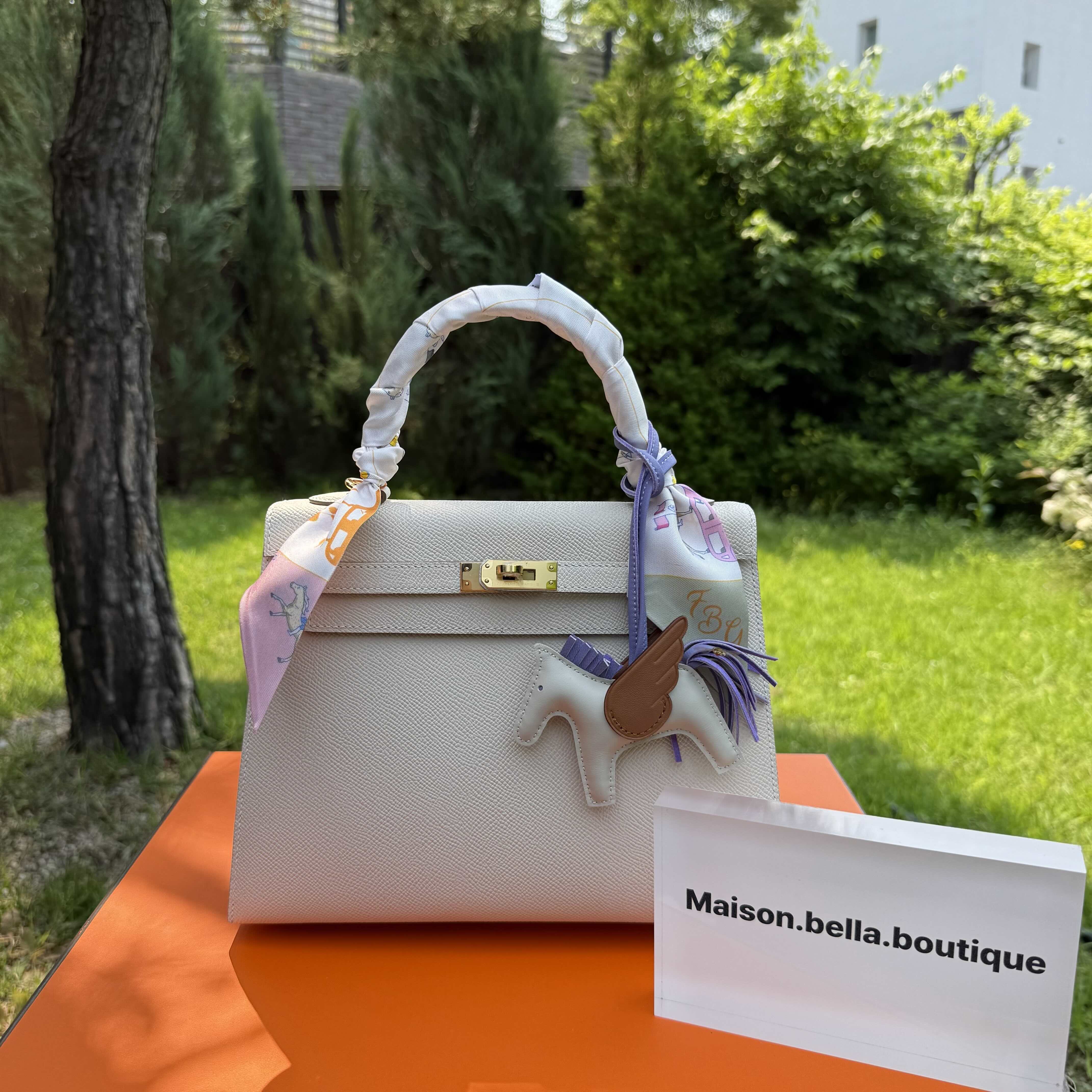 Hermès Kelly 25 Craie Epsom with Gold Hardware