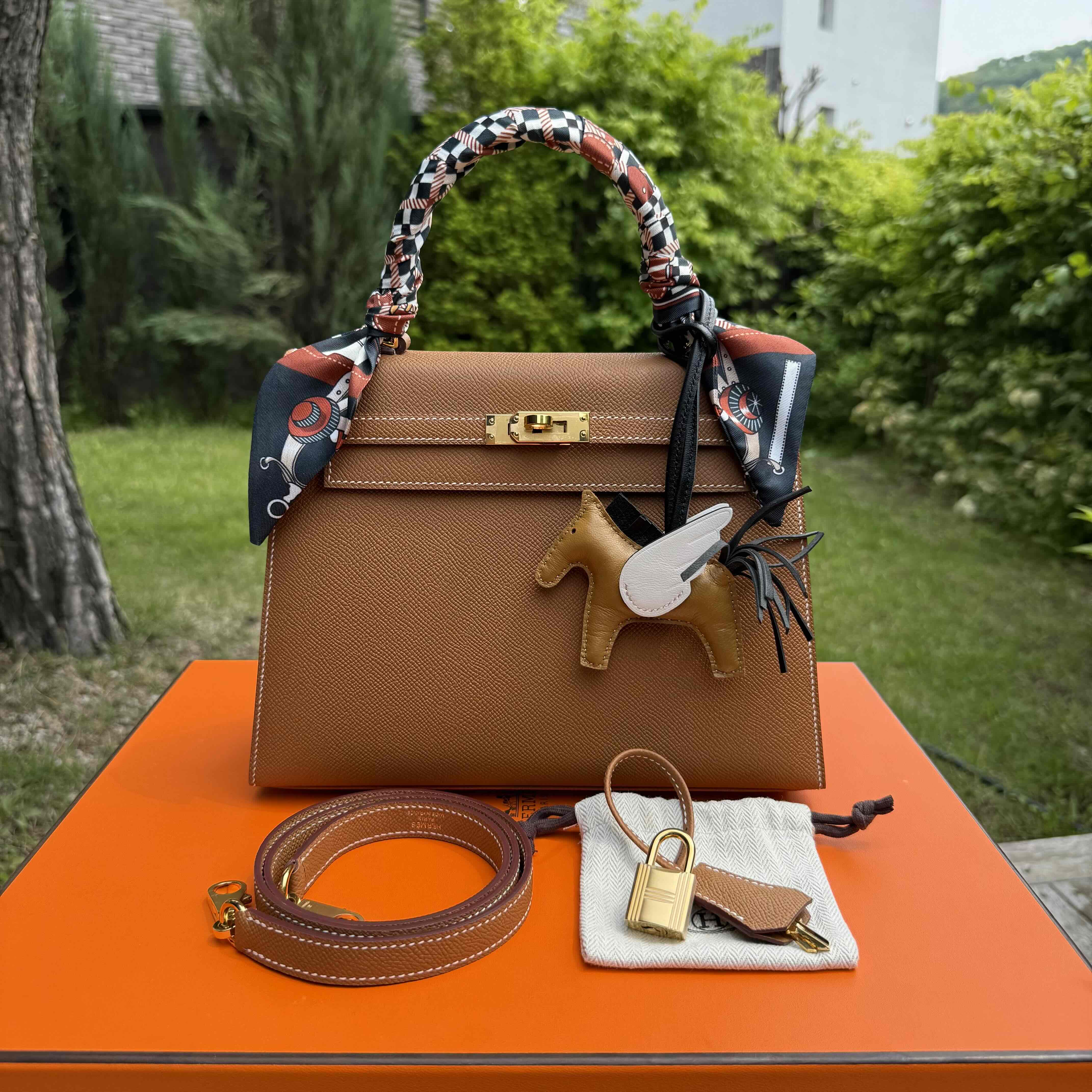 Hermès Kelly 25 Gold Epsom with Gold Hardware