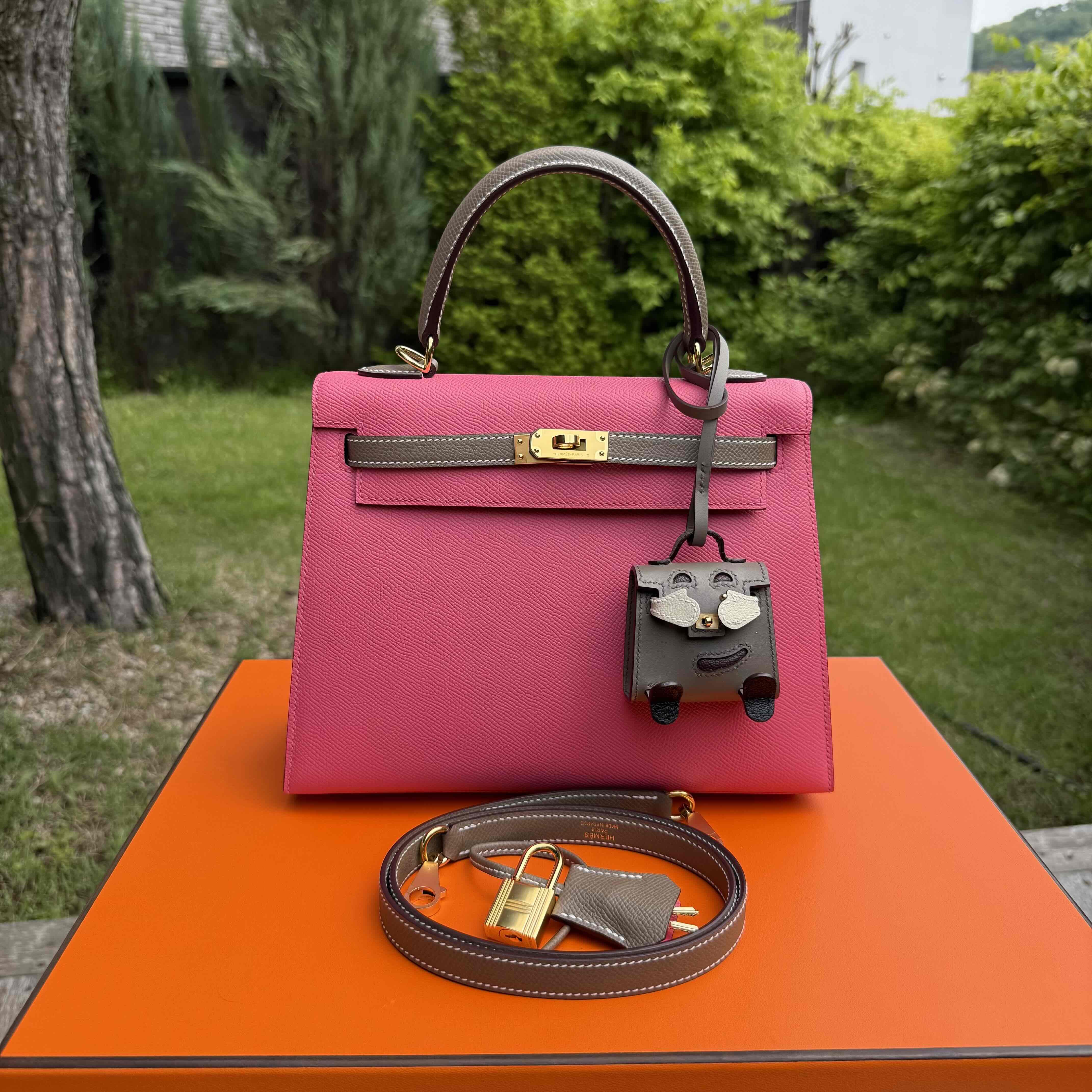 Hermes Kelly28 Rose Mexico Kelly25 Epsom with Gold Hardware & Etoupe Contrast