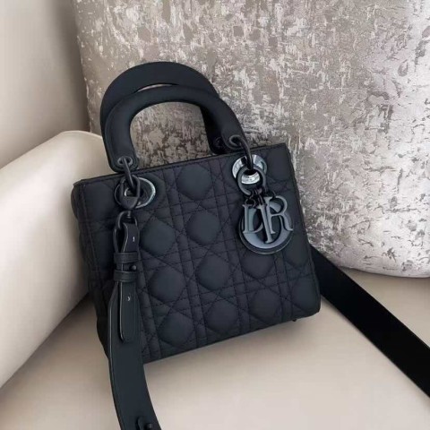 Dior Lady Dior Bag – Matte Black (4 Grid, Size 20×17×8 cm)