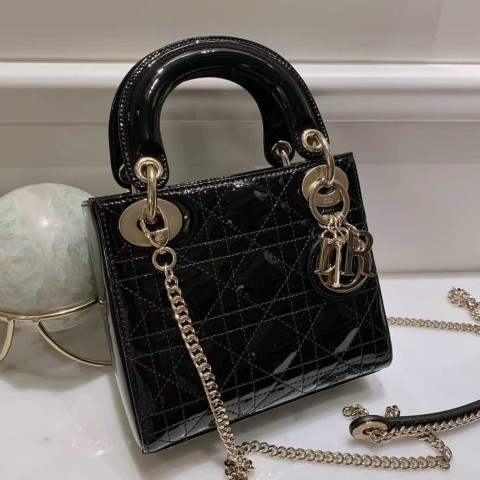 Dior Lady Dior Bag – Black Patent with Gold Hardware (3 Grid, Size 17×15×7 cm)