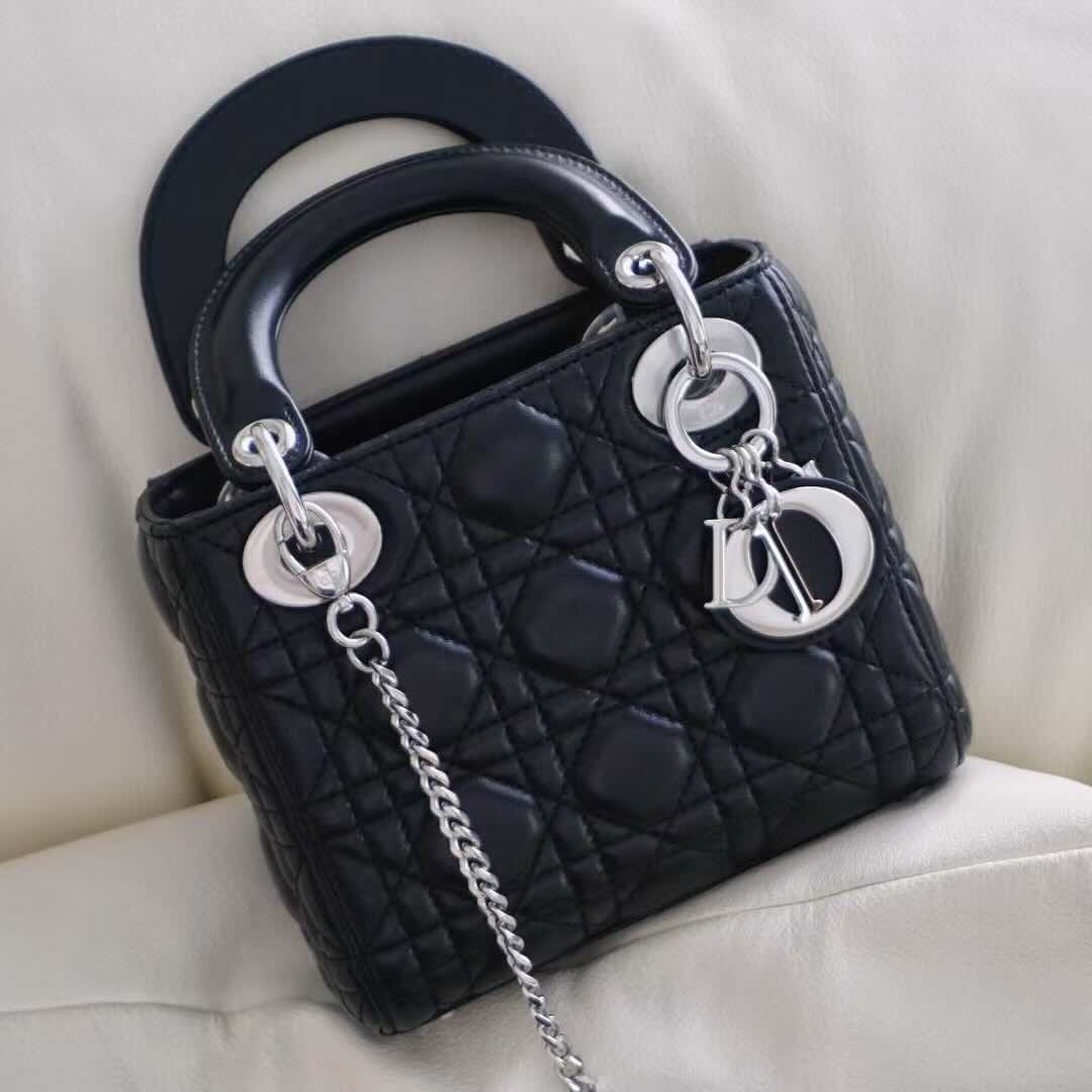 Dior Lady Dior Bag – Black Lambskin with Silver Hardware (3 Grid, Size 17×15×7 cm)