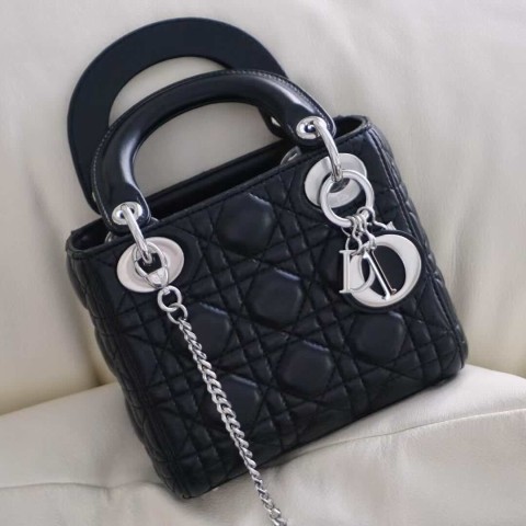 Dior Lady Dior Bag – Black Lambskin with Silver Hardware (3 Grid, Size 17×15×7 cm)