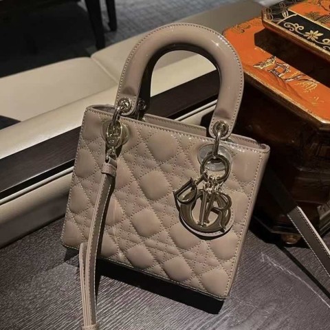 74. Dior Lady Dior Bag – Brown Patent Leather (4 Grid, Size 20×17×8 cm)