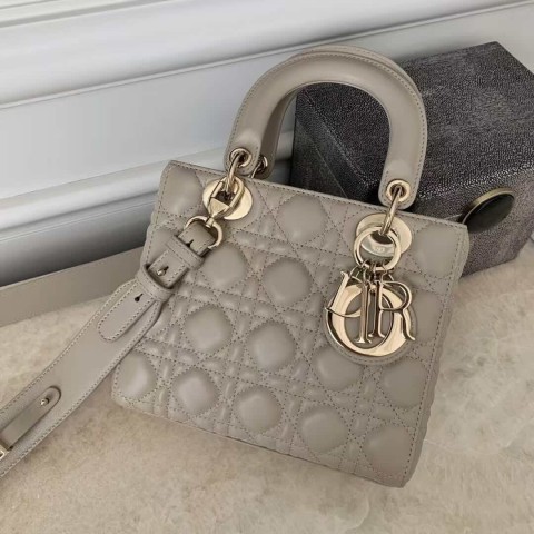 Dior Lady Dior Bag – Blush Beige (4 Grid, Size 20×17×8 cm)