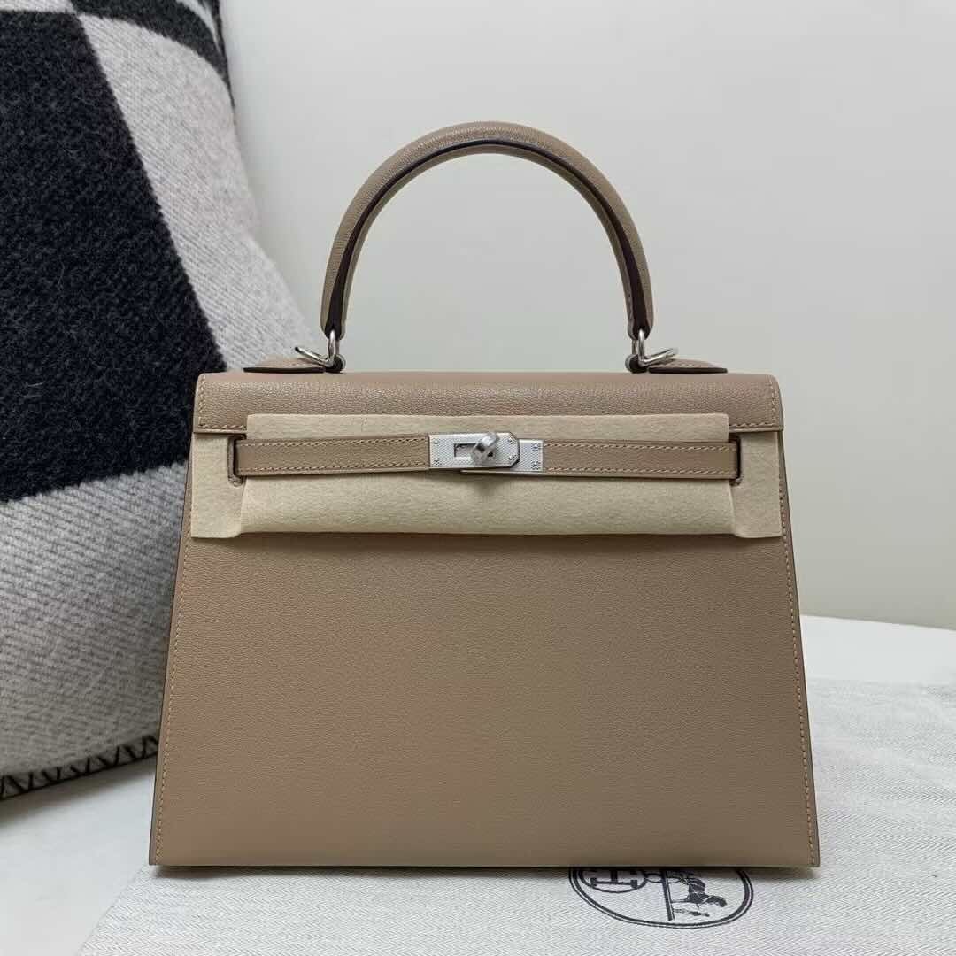Hermès Kelly 25 Sellier in Etoupe Evercolor leather with palladium hardware