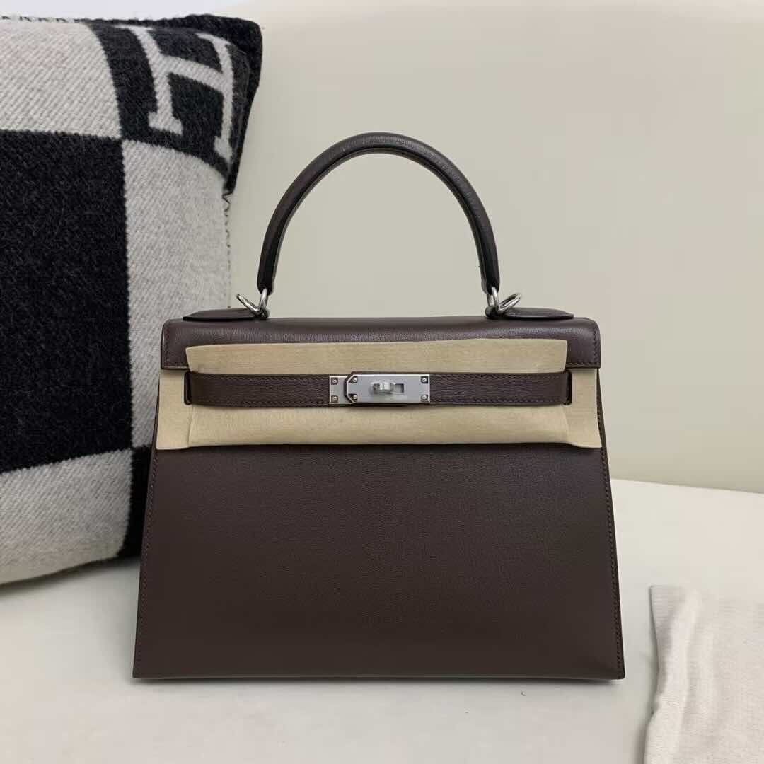 Hermès Kelly 25 Chevre Ebony with Orange – Palladium Hardware