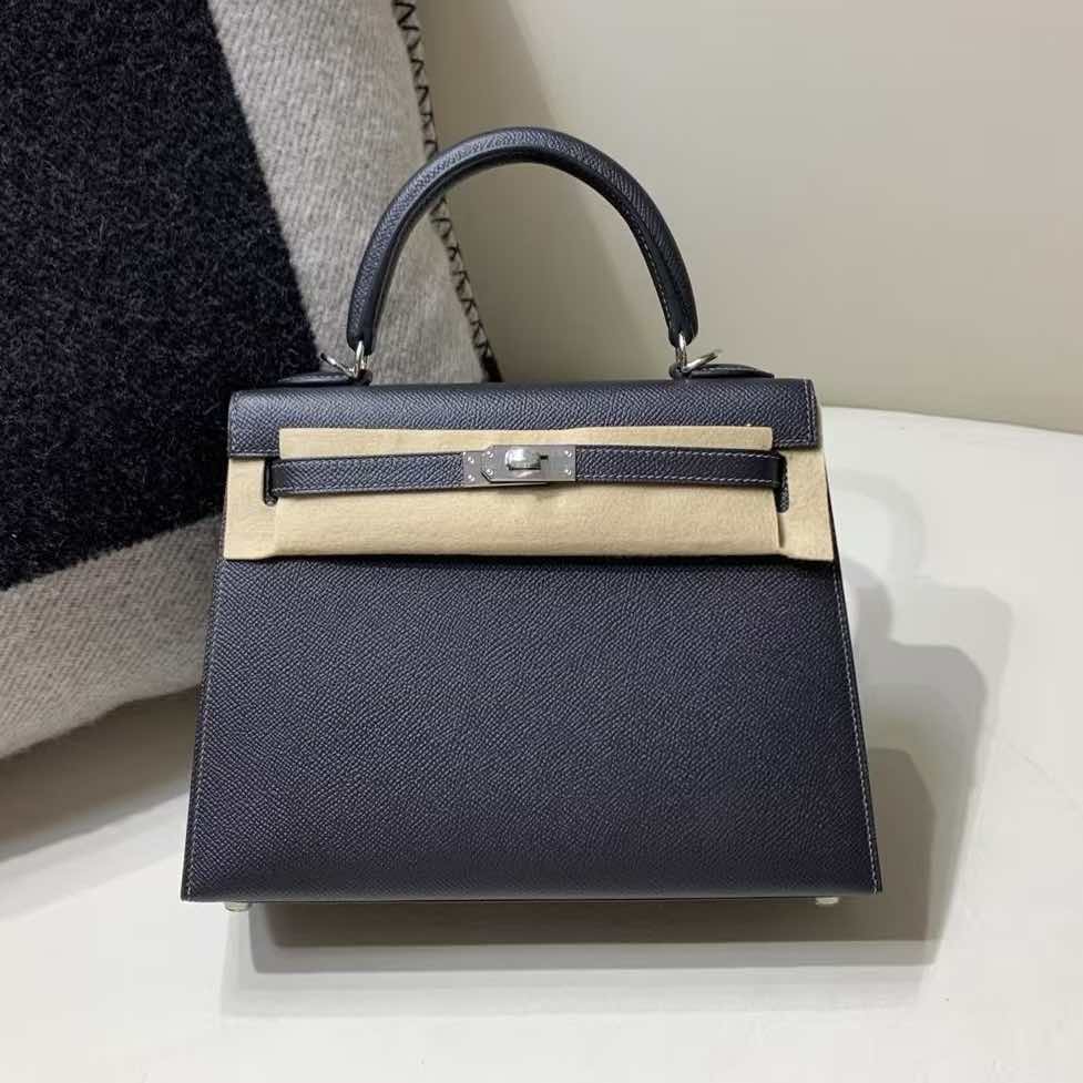 Hermès Kelly 25 Black with Epsom Leather and Palladium Hardware