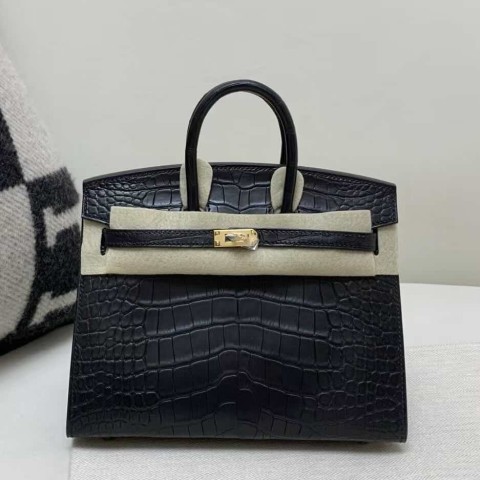Hermès Birkin 20 Niloticus Crocodile Matte Noir with Gold Hardware