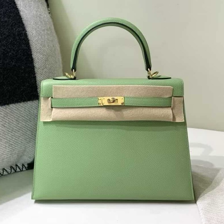 Hermès Kelly 25 Sellier Epsom Vert Criquet x Gold Hardware