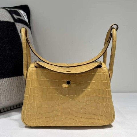 Hermès Lindy 26 Matte Niloticus Crocodile / Gold Hardware