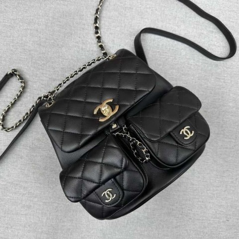 CHANEL 23A Mini Duma Backpack – Glossy Black Calfskin – Large (20.5×20×11.5cm)