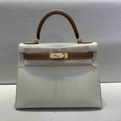 Hermès Kelly 28 Sellier Milky White / Gold Epsom Leather / Gold Hardware