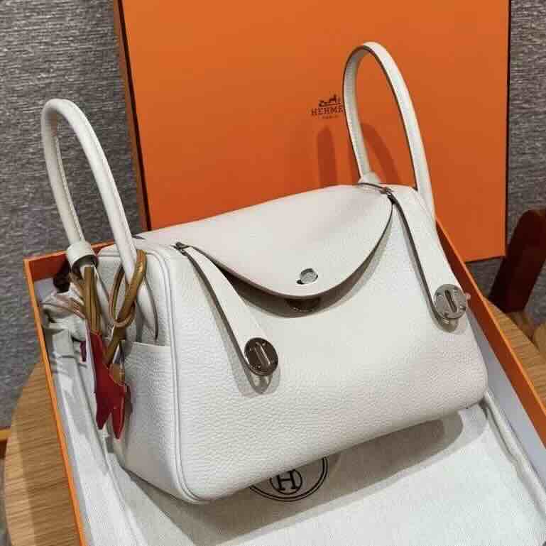 Hermès Lindy 26 Craie Clemence Leather Palladium Hardware