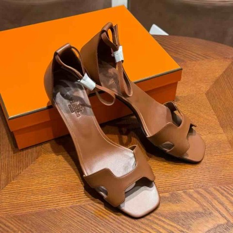 Hermès Sandals Calfskin Gold / 4cm Heel / Leather Sole / Size 34–41