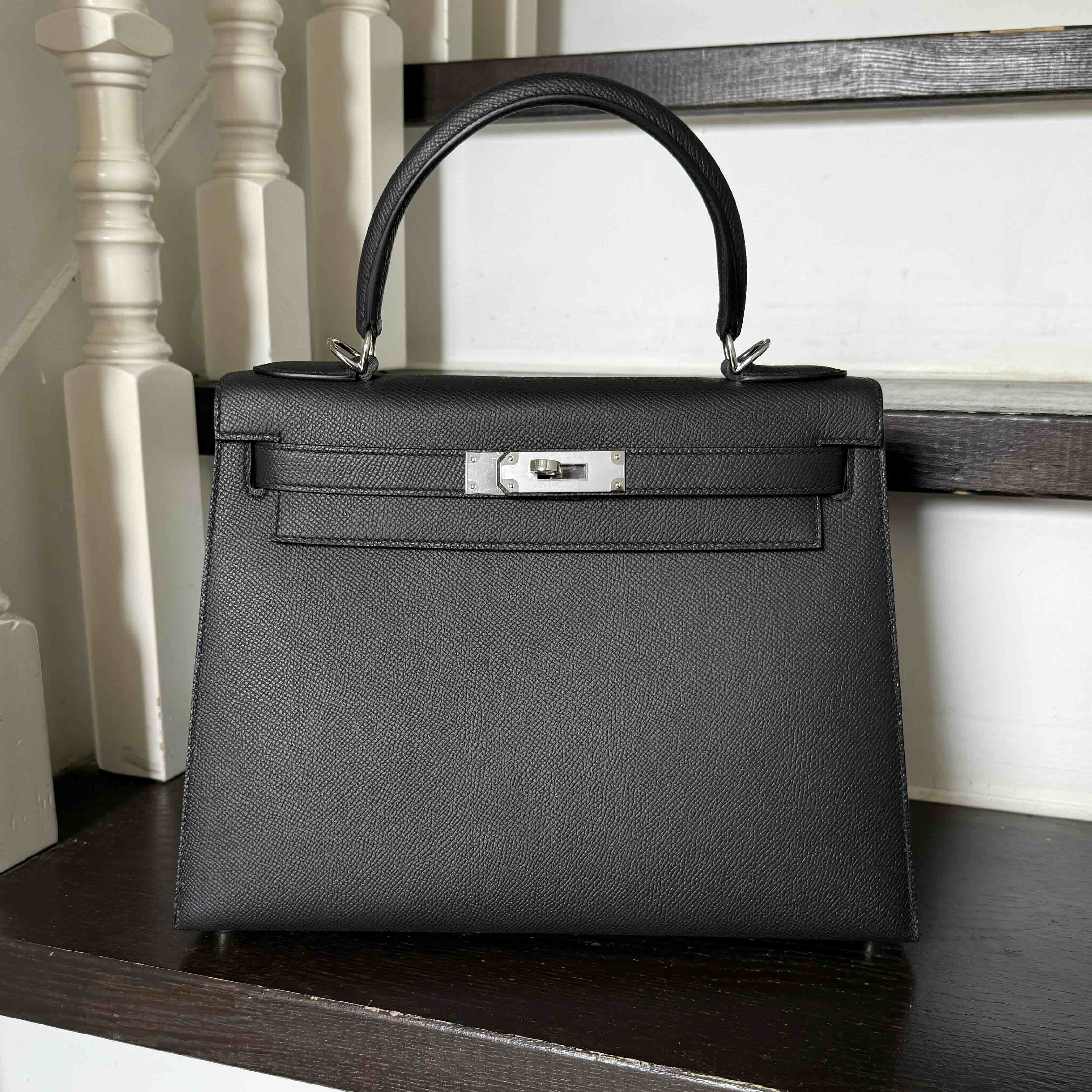 Hermès Kelly 25 Noir Epsom with Gold Hardware