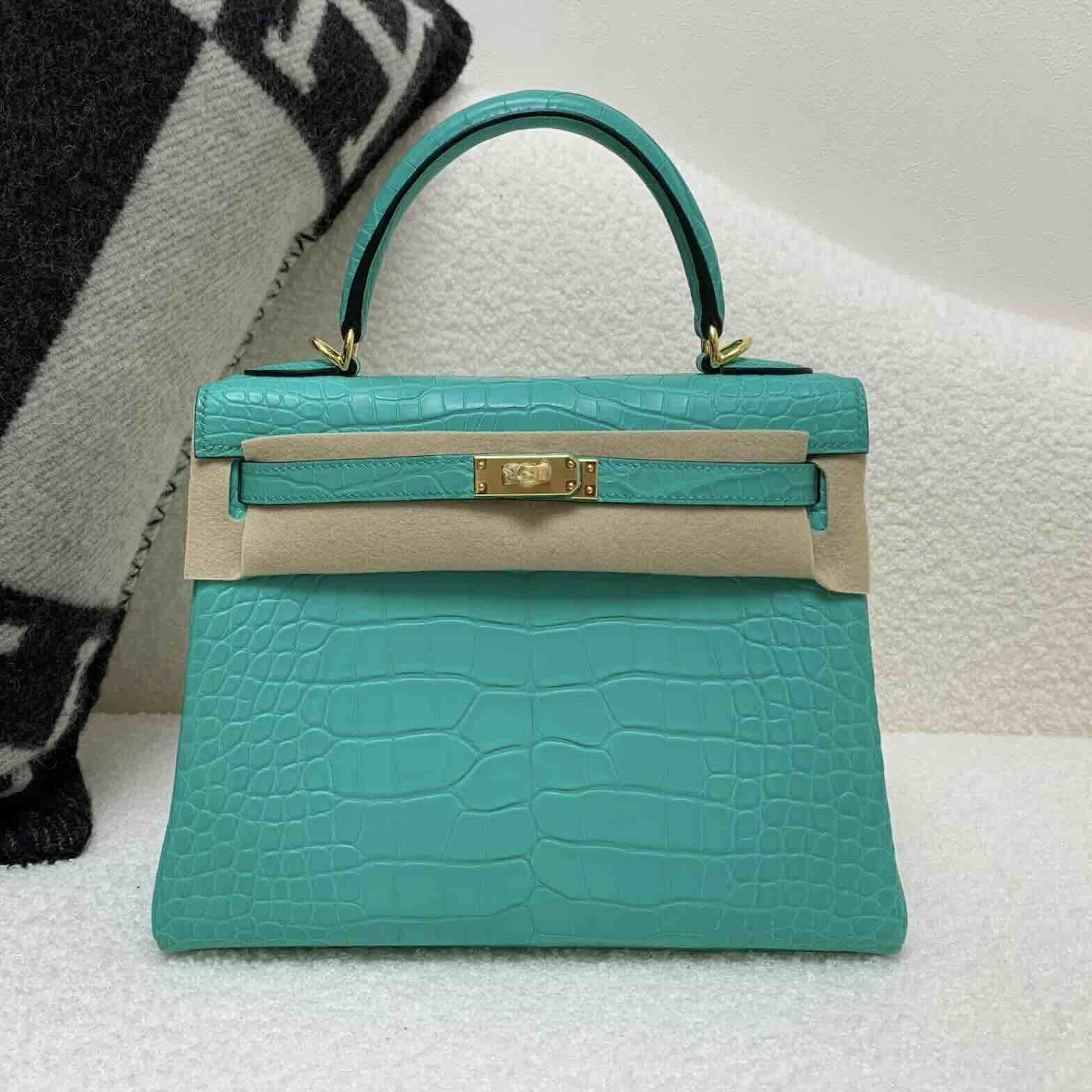 Hermès Kelly 25 Matte Alligator Vert Empire (O6) with Gold Hardware