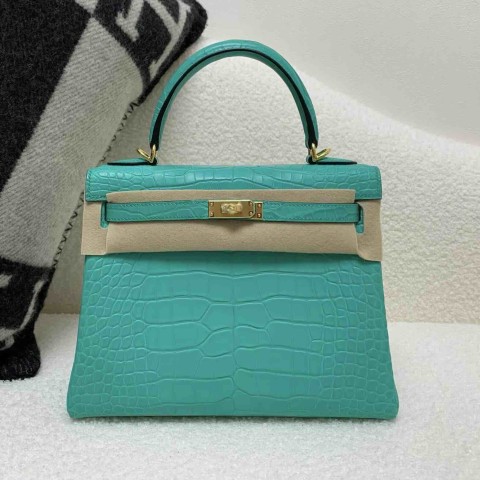 Hermès Kelly 25 Matte Alligator Vert Empire (O6) with Gold Hardware