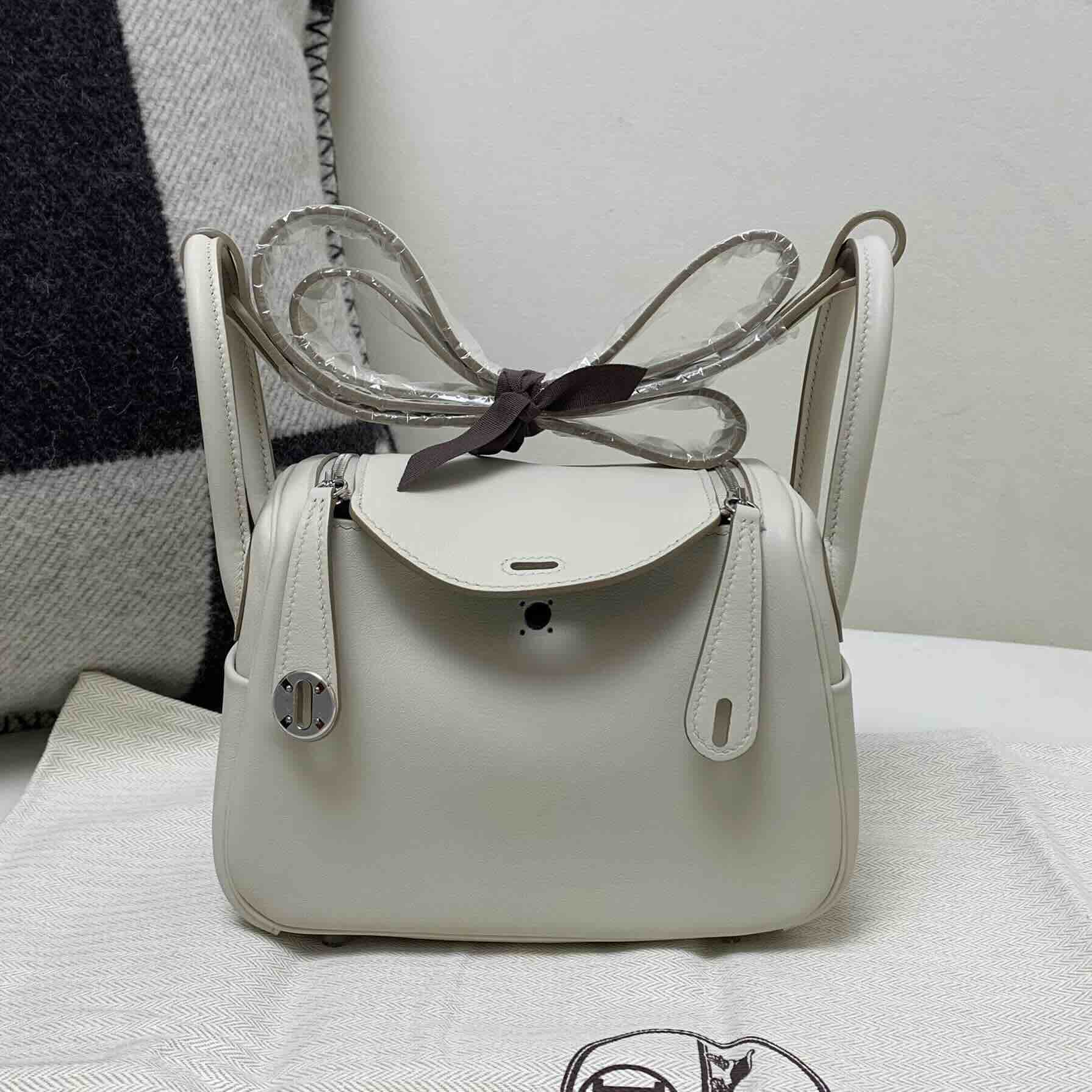 Hermès Mini Lindy 19cm Swift Craie x Palladium Hardware